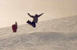 Andreas Hüll beim snowboarden auf dem Feldberg